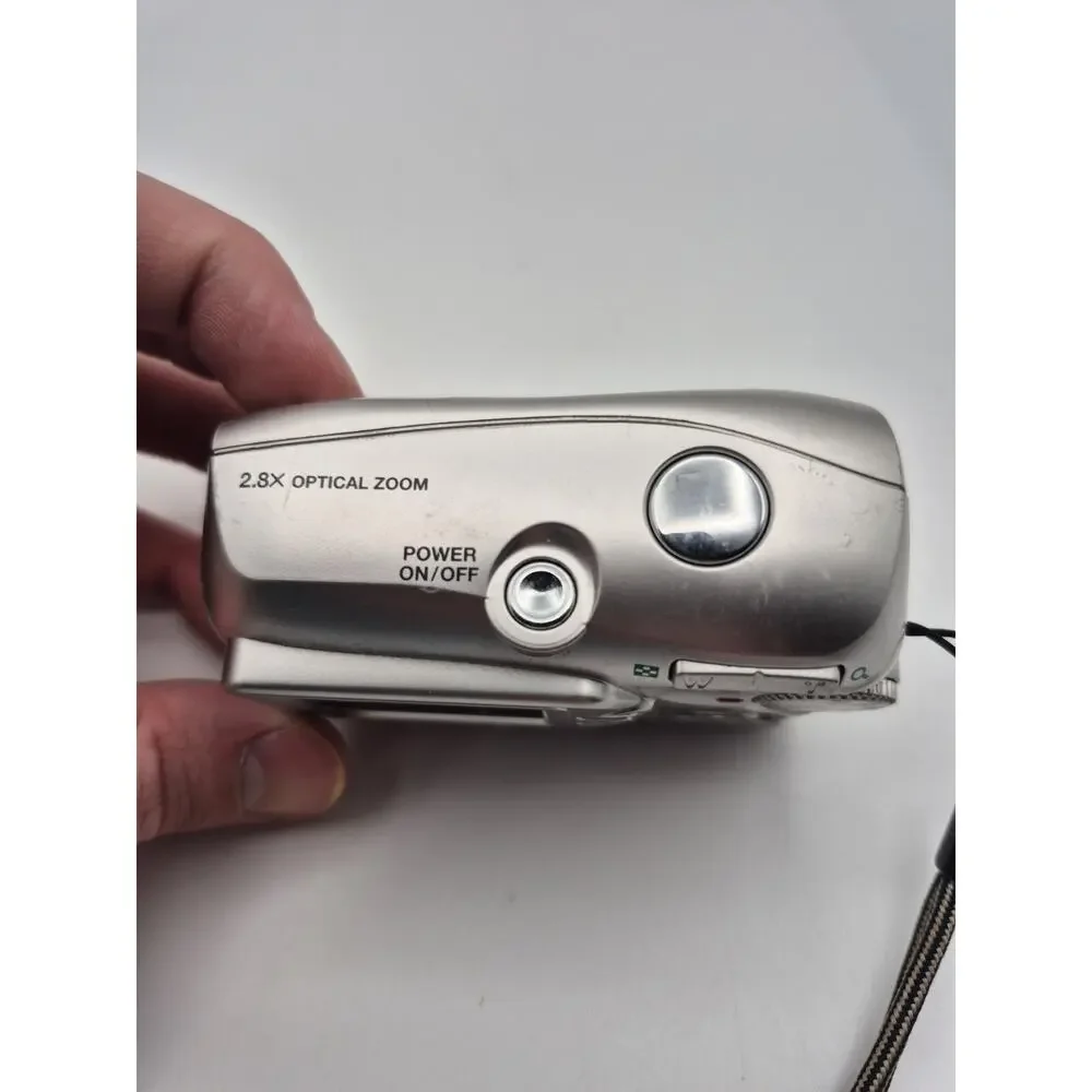 Olympus FE FE-115 5.0MP Digital Camera - Silver For Parts/Repair